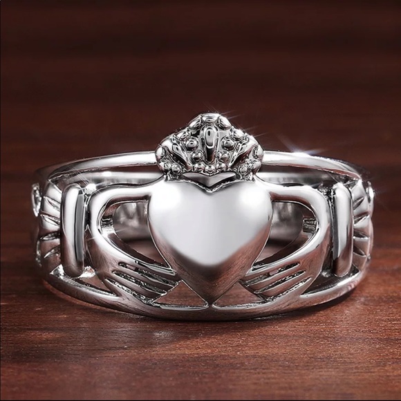 New Women’s 925 Silver Heart Beautiful Ring - Picture 2 of 6